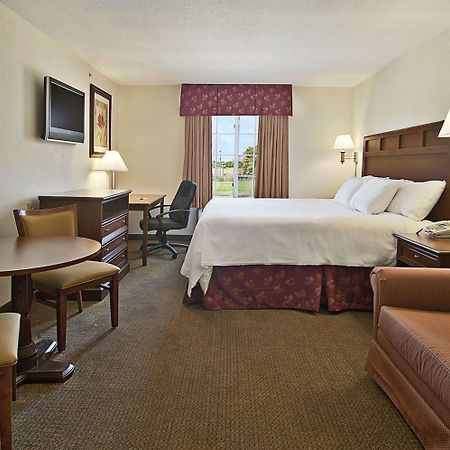Super 8 By Wyndham Bowling Green North Habitación foto