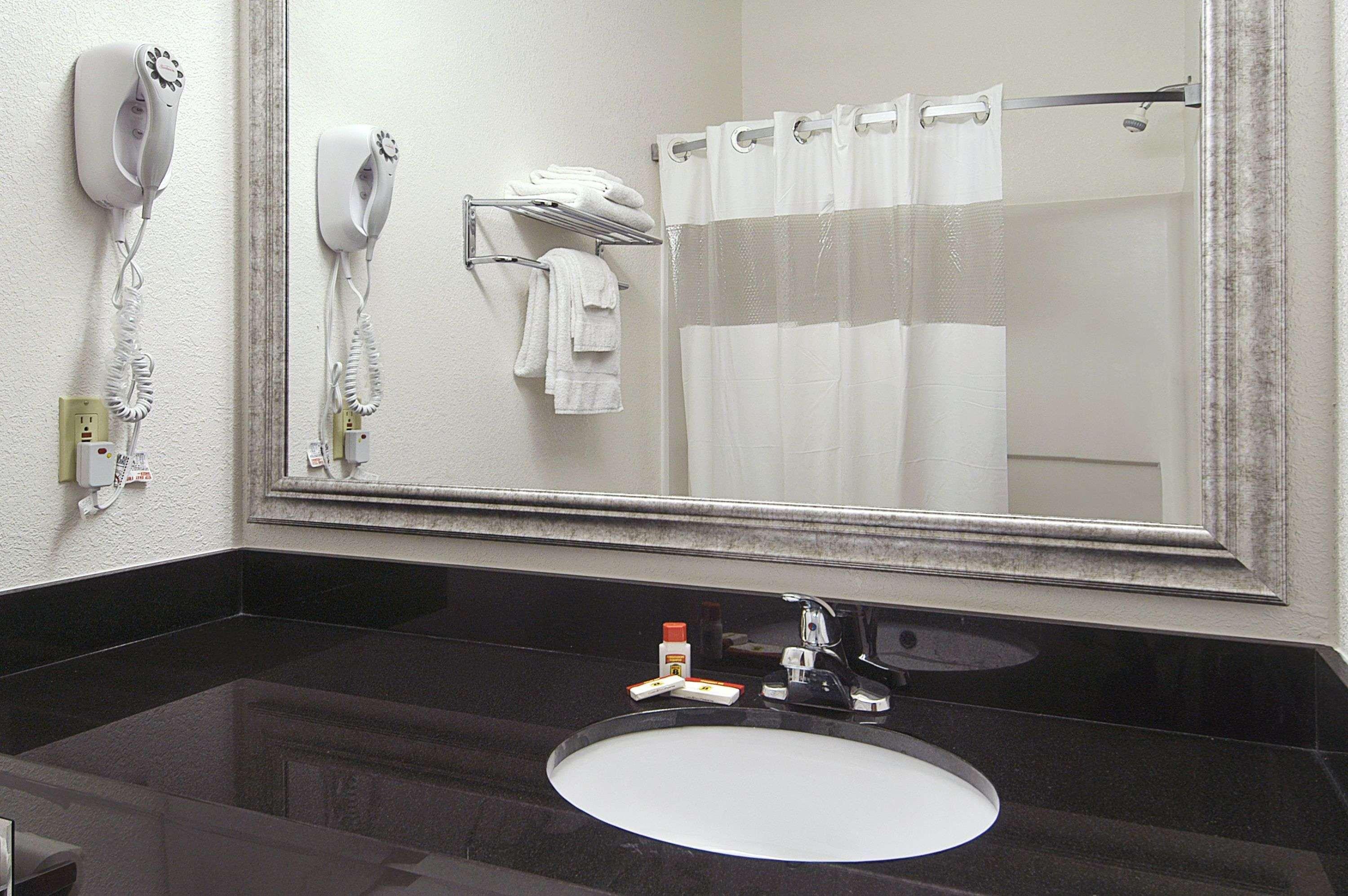 Super 8 By Wyndham Bowling Green North Habitación foto