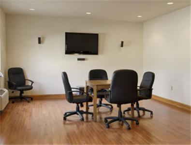 Super 8 By Wyndham Bowling Green North Facilidades foto